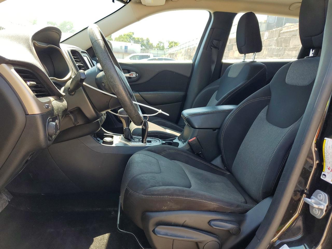 2015 Jeep Cherokee Sport - Image 7