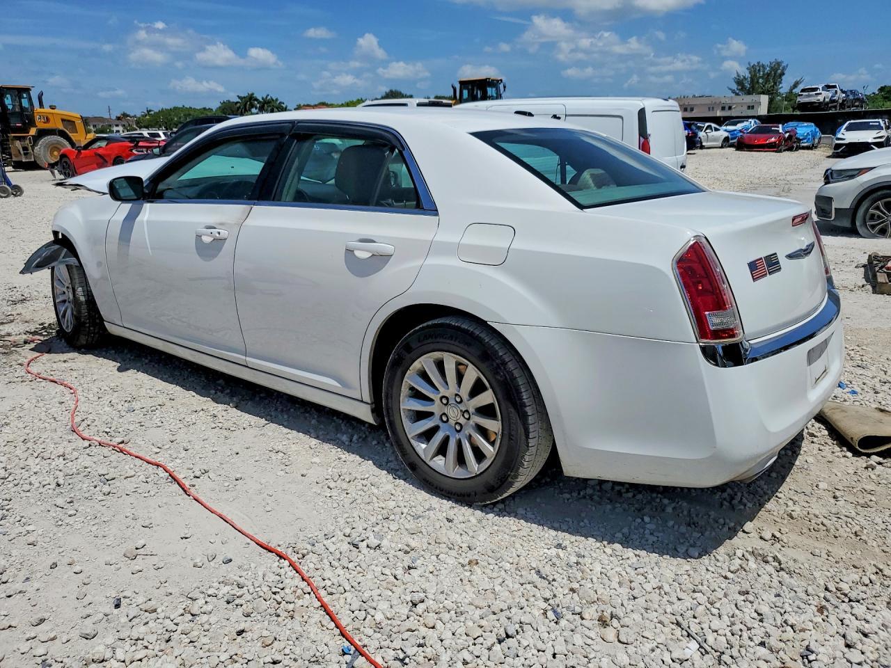 2014 Chrysler 300 - Фото 2