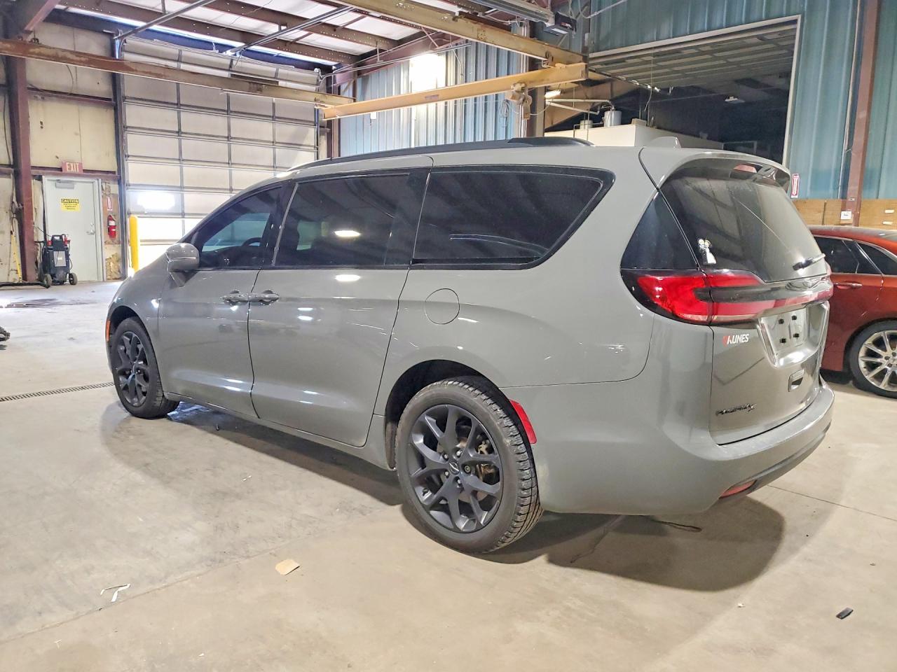 2022 Chrysler Pacifica Touring L - Фото 2