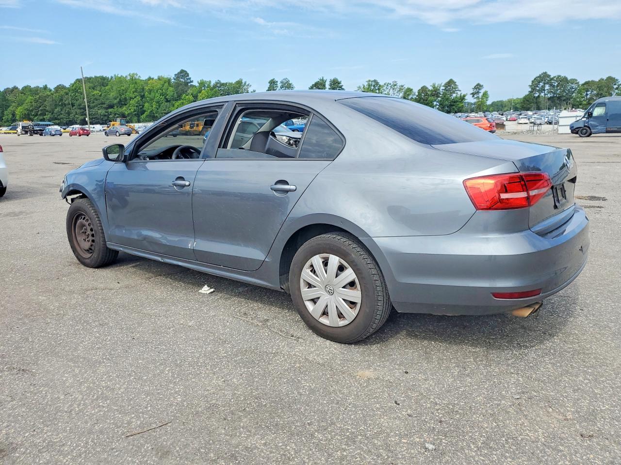 2015 Volkswagen Jetta Base - Image 2
