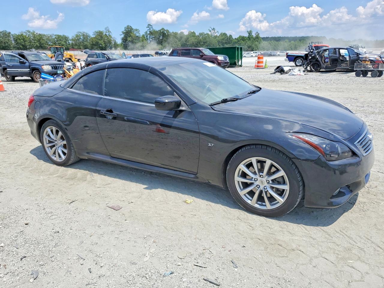 2015 Infiniti Q60 Convertible Base - Image 4