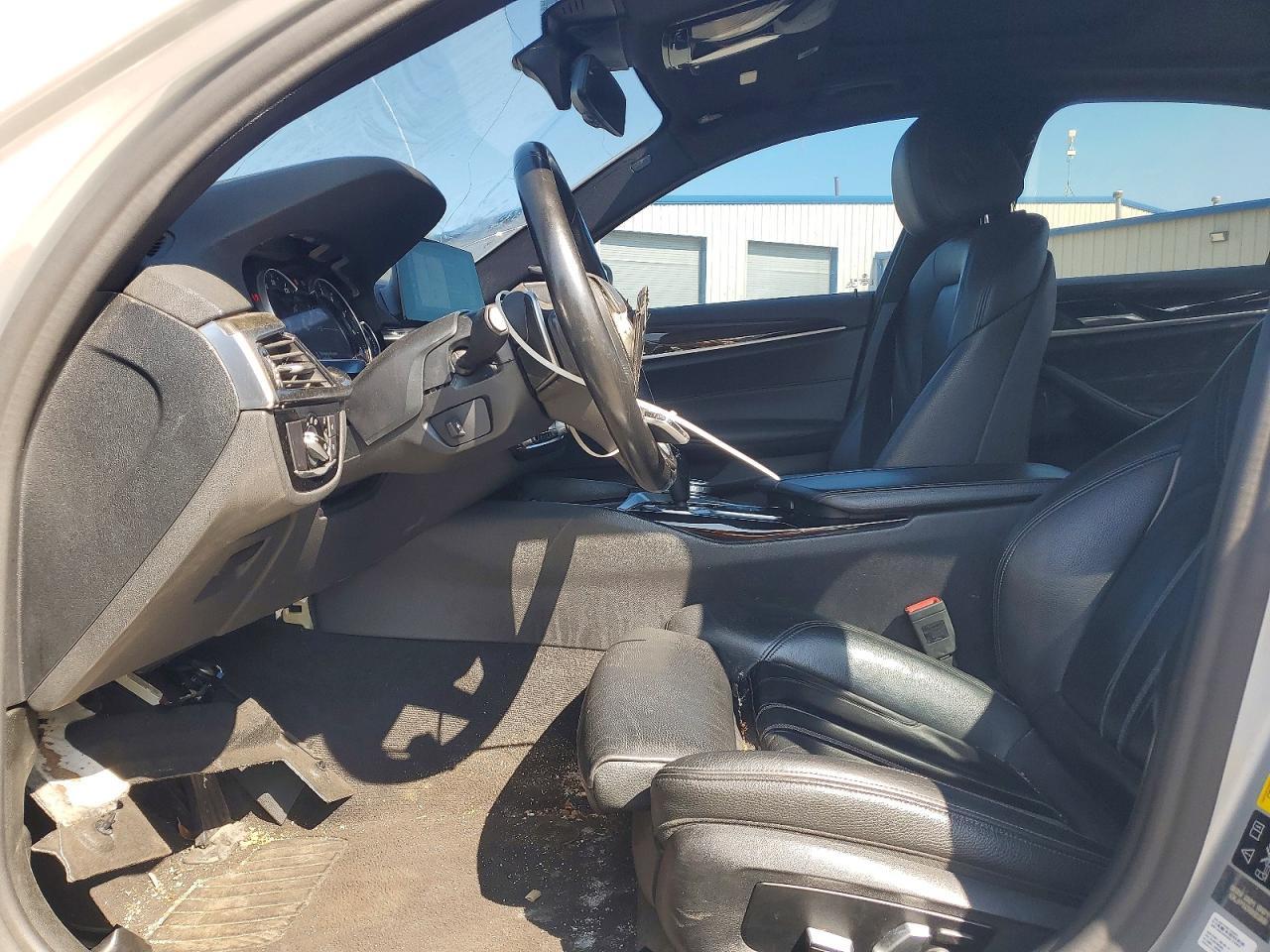 2020 BMW 530 Xi - Image 7