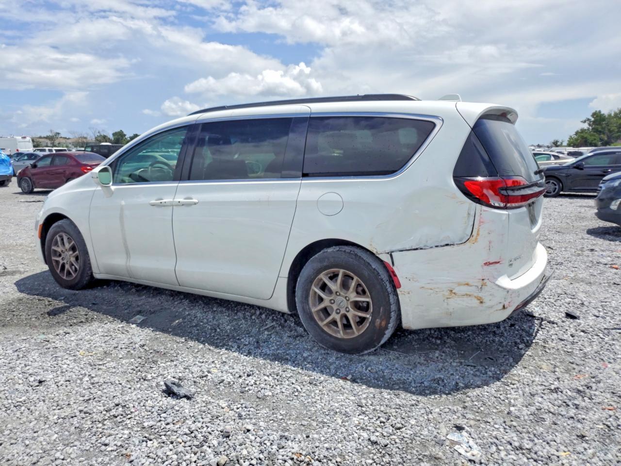 2022 Chrysler Pacifica Touring L - Фото 2
