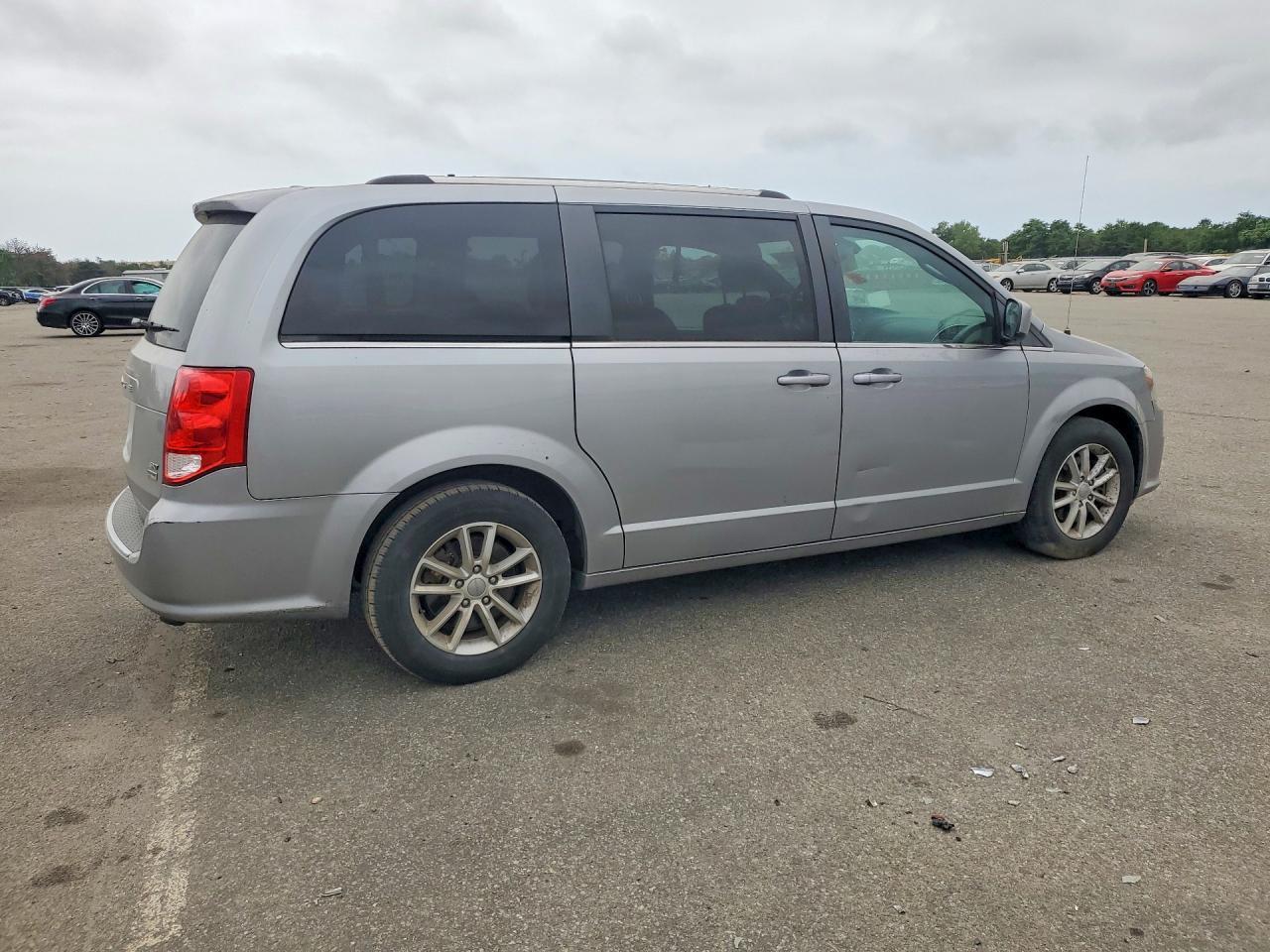 2019 Dodge Grand Caravan Sxt - Фото 3
