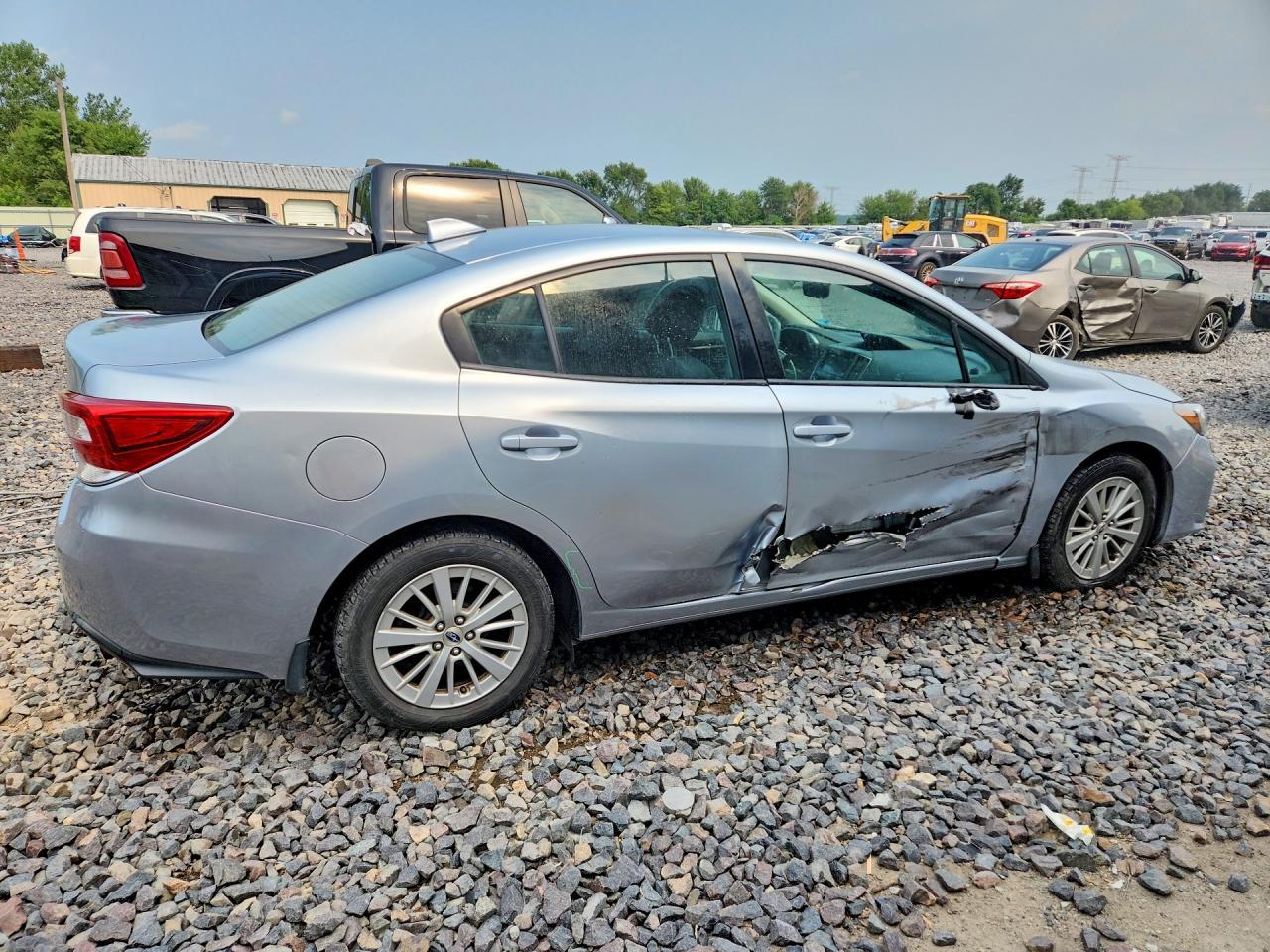 2017 Subaru Impreza Premium - Фото 3