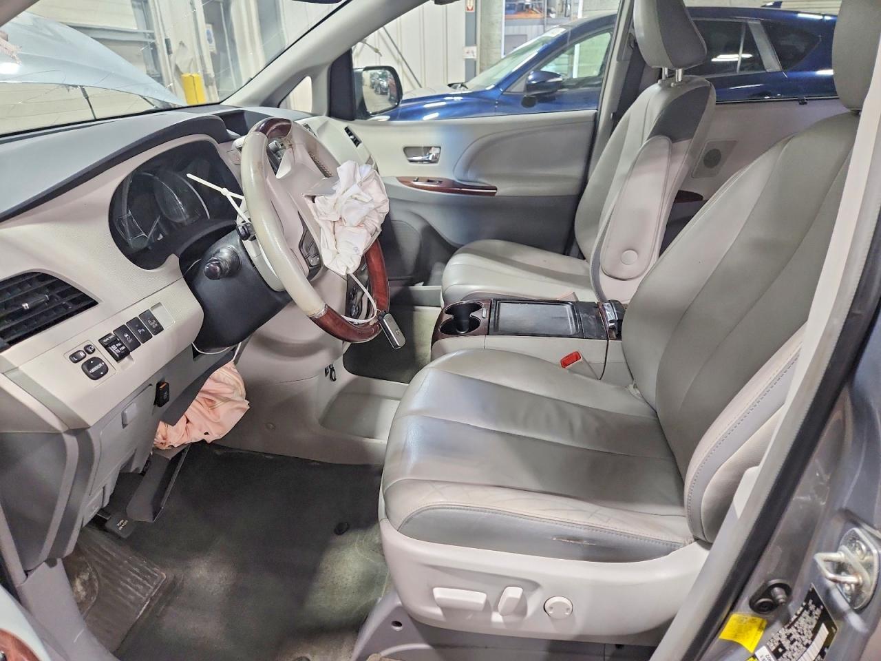2013 Toyota Sienna Limited 7-Passenger - Фото 7