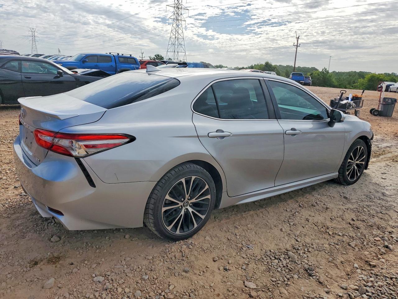 2019 Toyota Camry Se - Image 3
