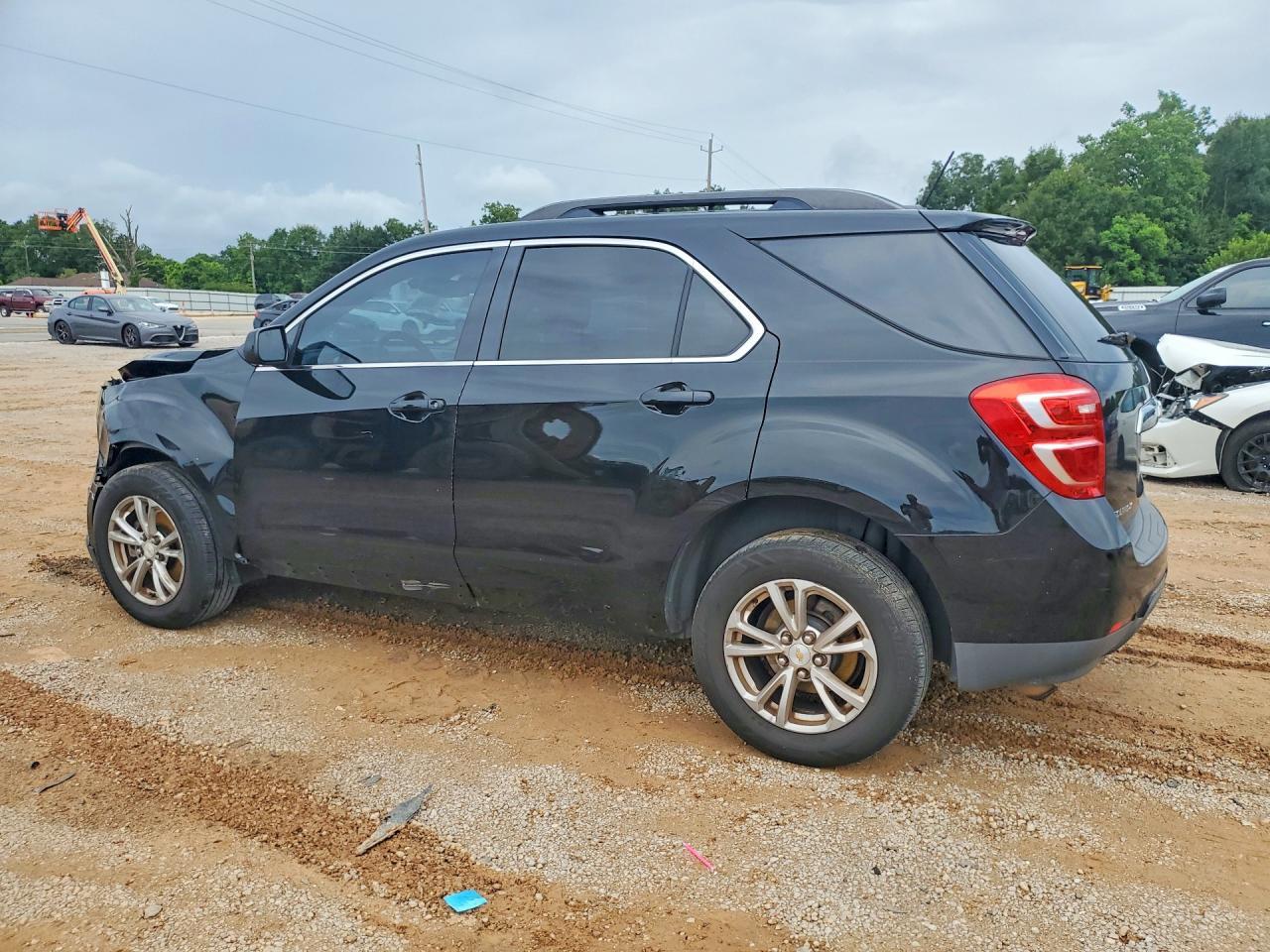2017 Chevrolet Equinox Lt - Image 2
