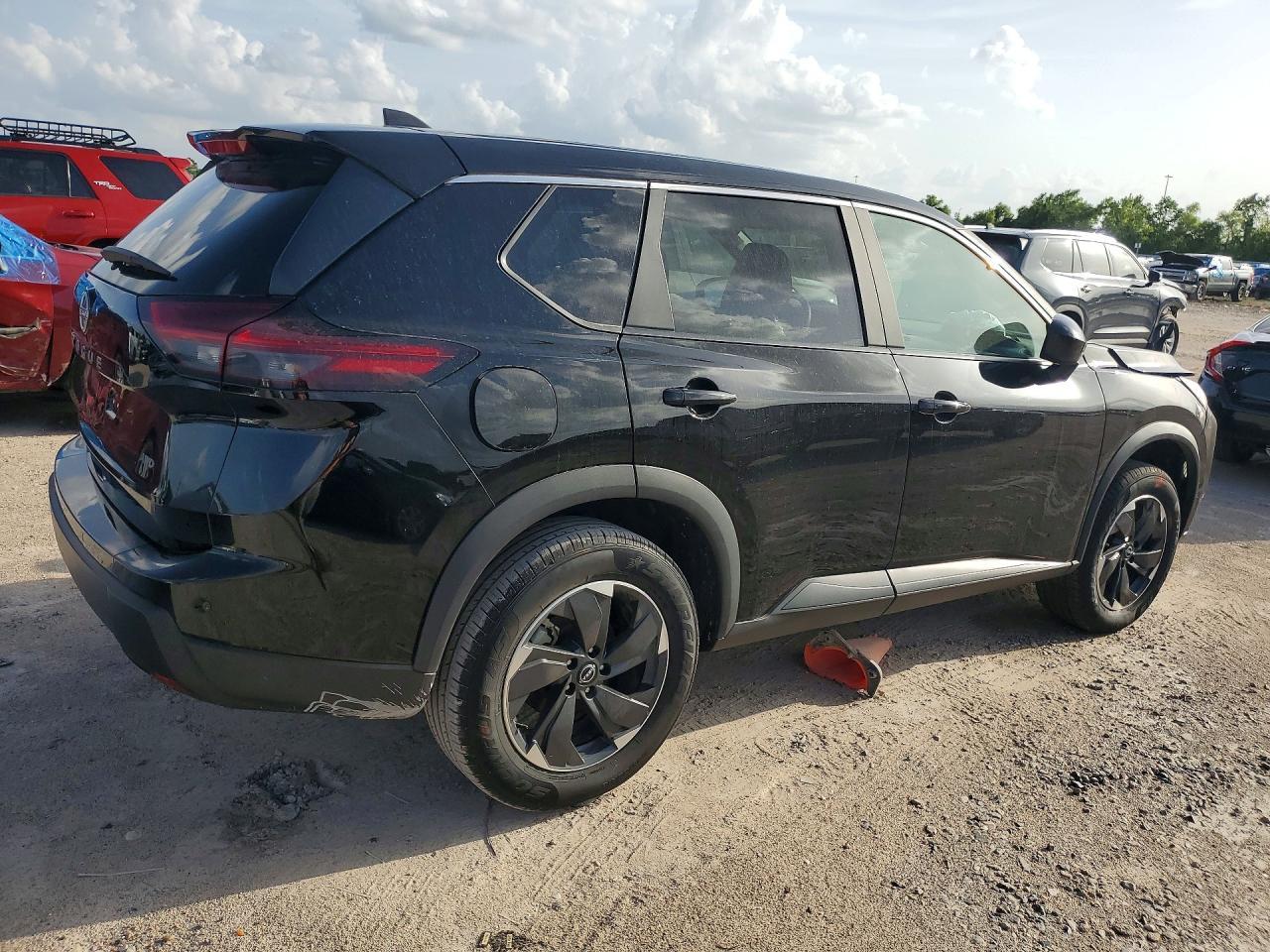 2025 Nissan Rogue Sv - Image 3