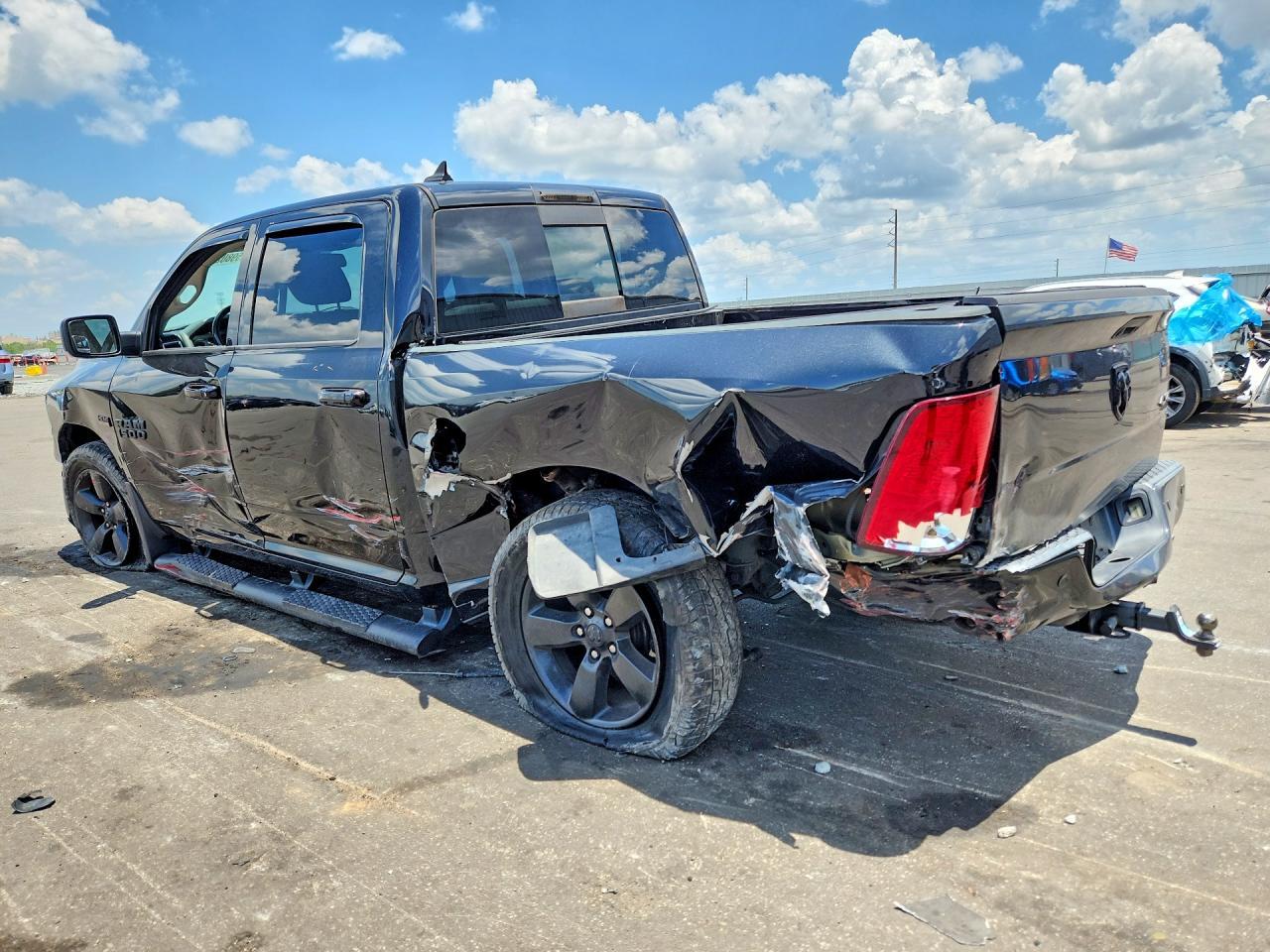 2018 Ram 1500 Slt - Image 2