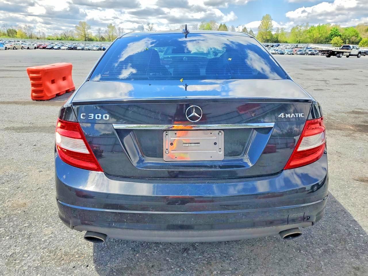 2010 Mercedes-Benz C300 4 Mat - Image 6