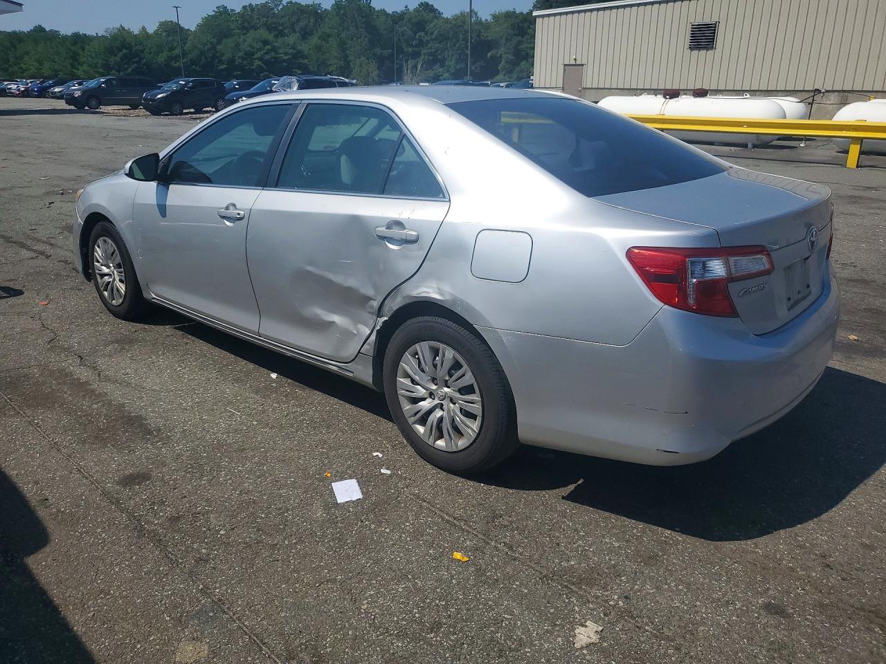 2013 Toyota Camry Le - Фото 2