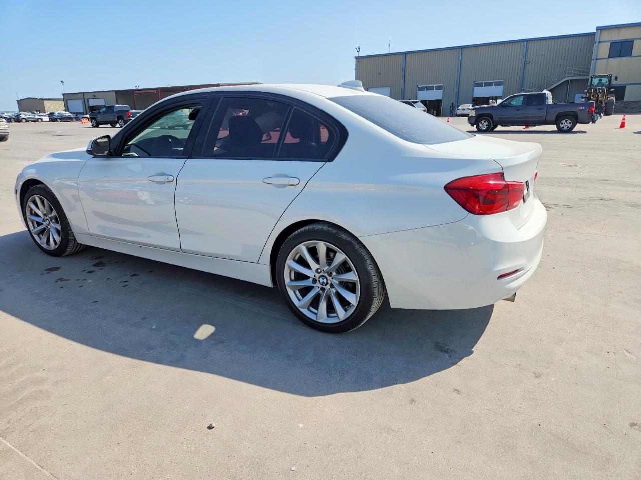 2018 BMW 320 I - Image 2