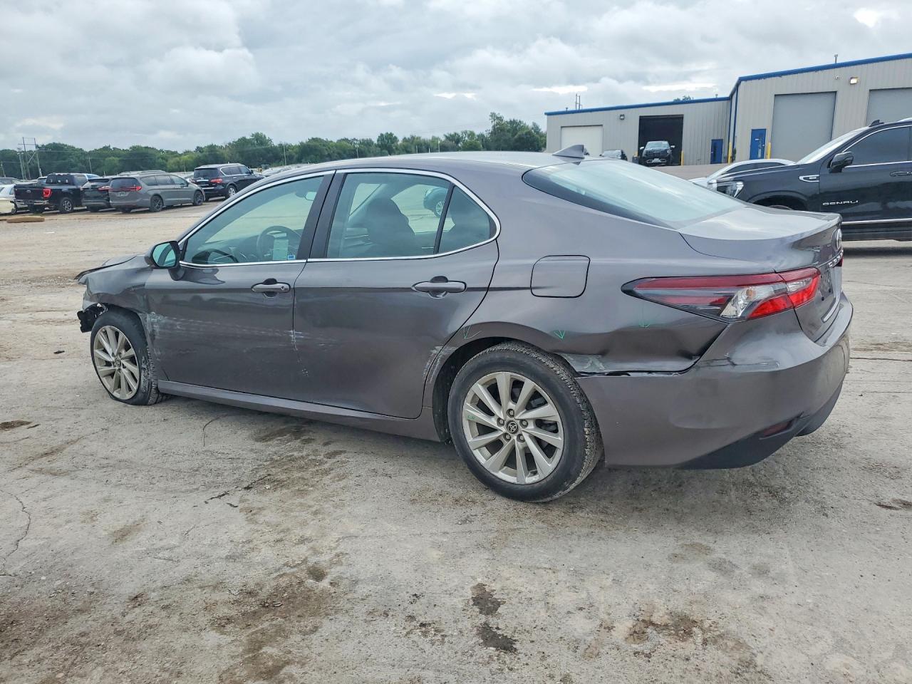 2024 Toyota Camry Le - Фото 2