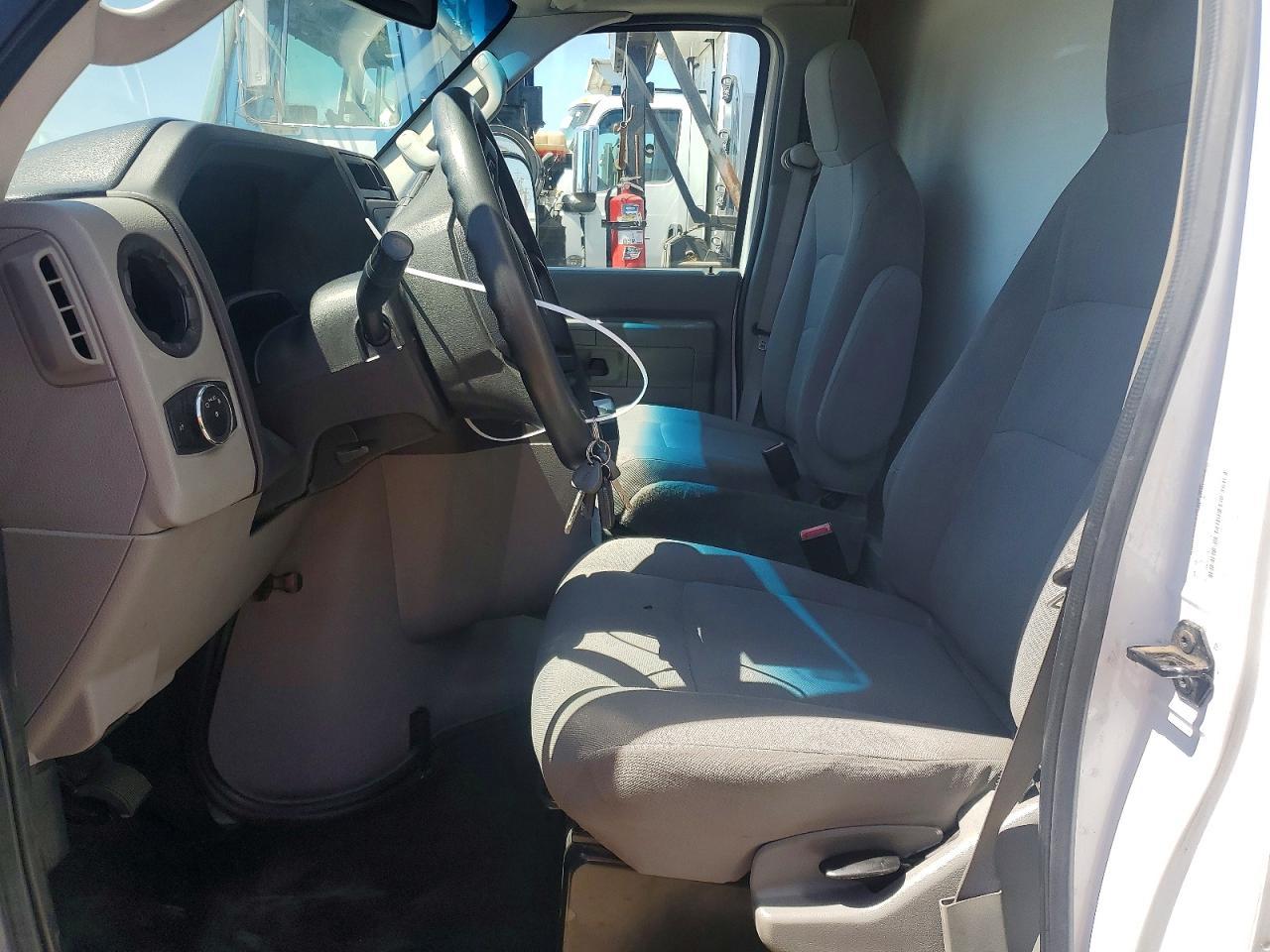 2022 Ford Econoline E450 Super Duty Cutaway Van - Фото 7