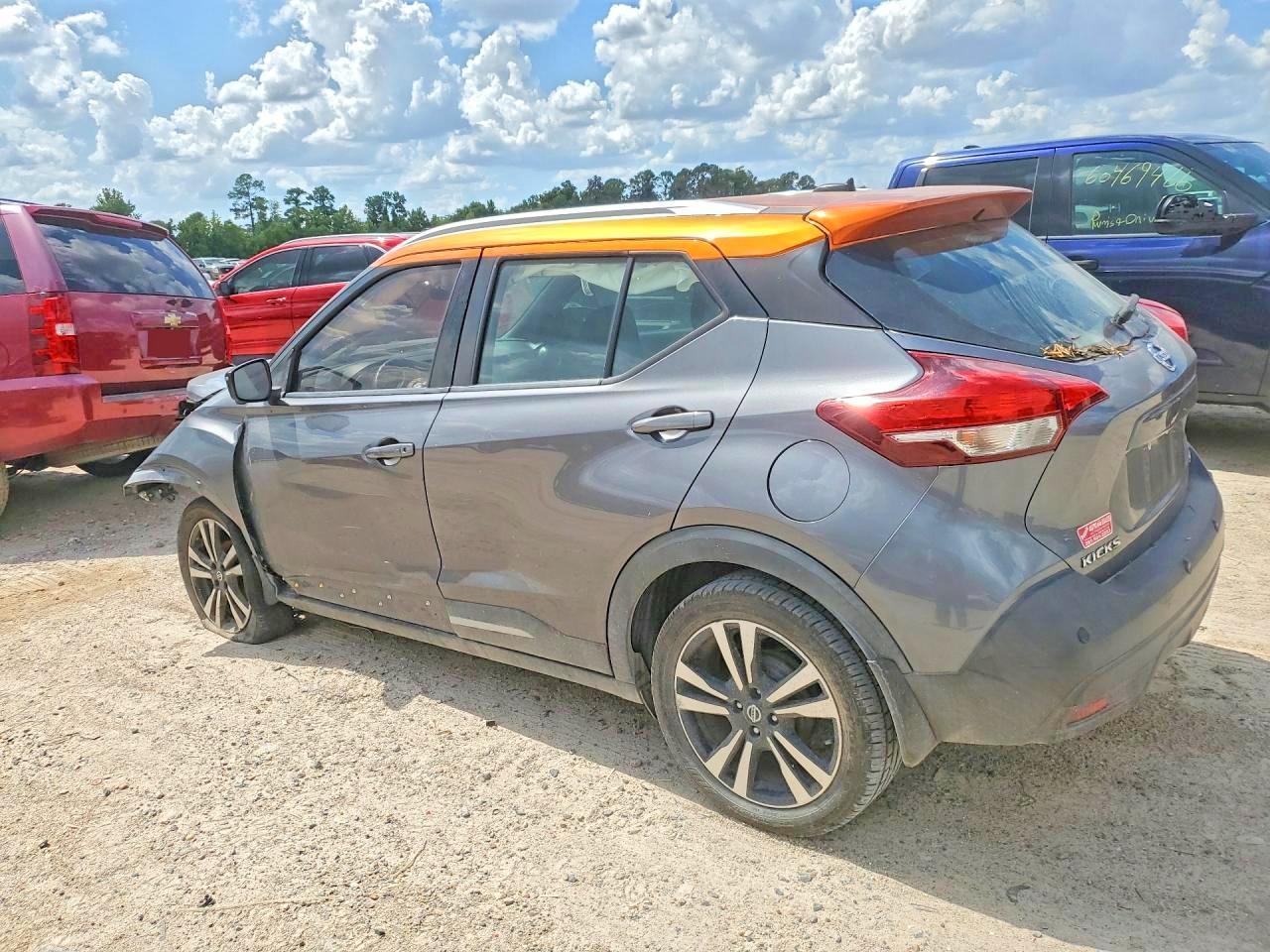 2020 Nissan Kicks Sr - Image 2