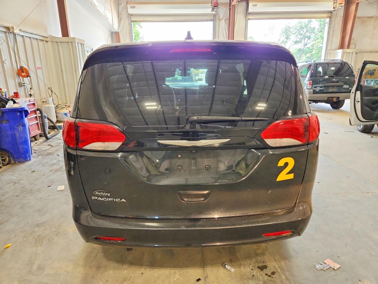 2017 Chrysler Pacifica Touring - Image 6