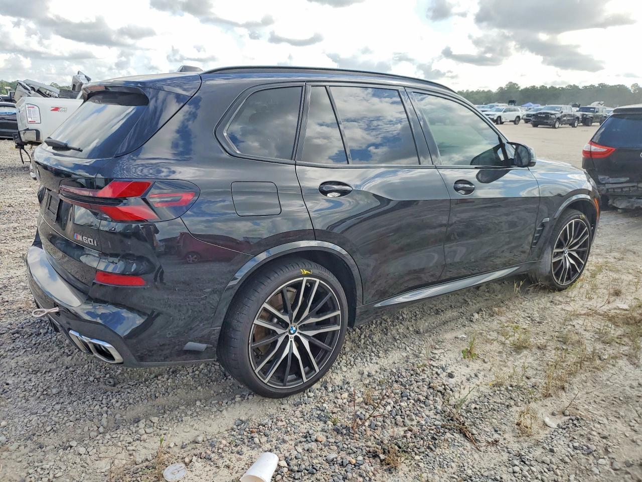 2025 BMW X5 M60I - Фото 3