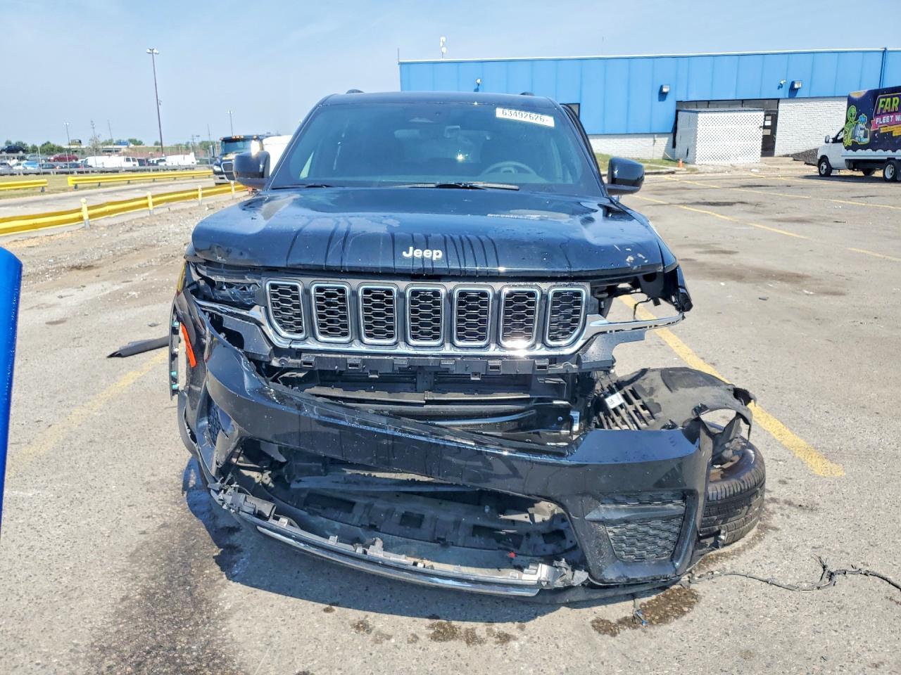 2025 Jeep Grand Cherokee Laredo - Image 5