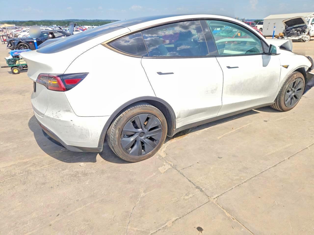 2024 Tesla Model Y - Фото 3