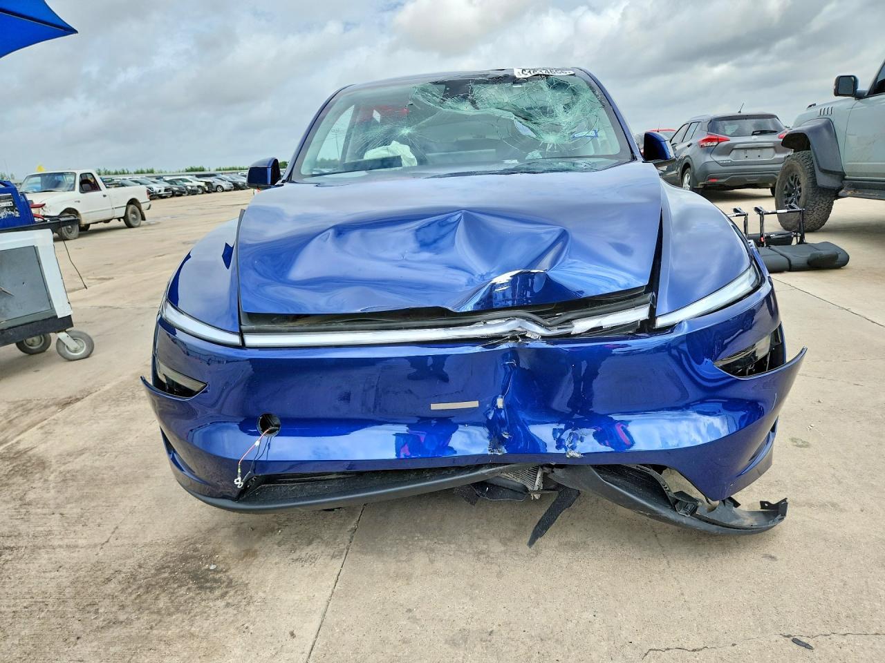 2026 Tesla Model Y - Фото 5