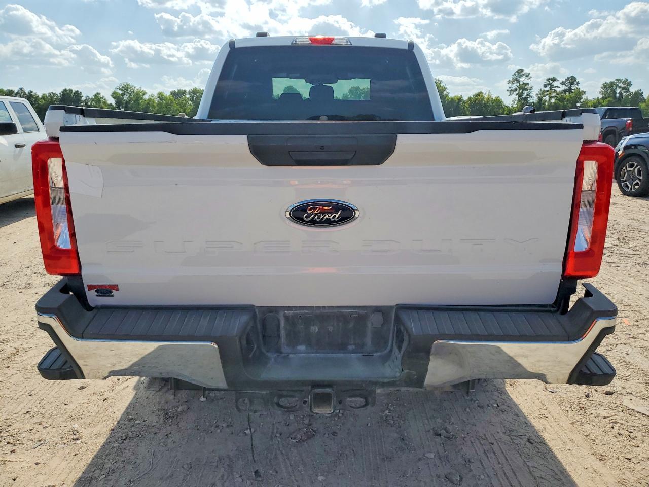 2024 Ford F250 Super Duty - Фото 6
