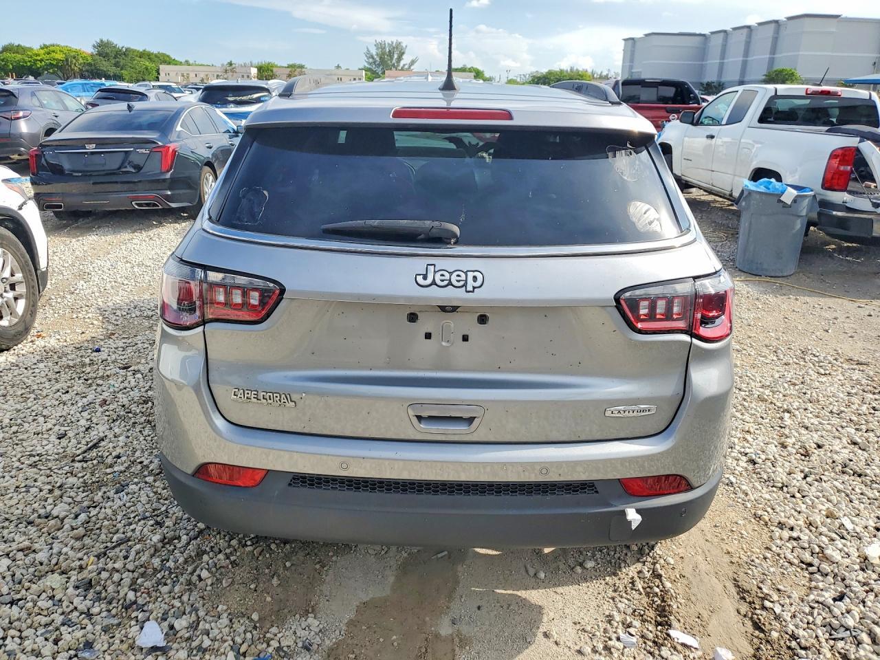 2020 Jeep Compass Latitude - Image 6