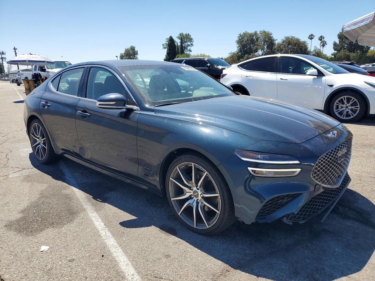 2022 Genesis G70 2.0T - Фото 4