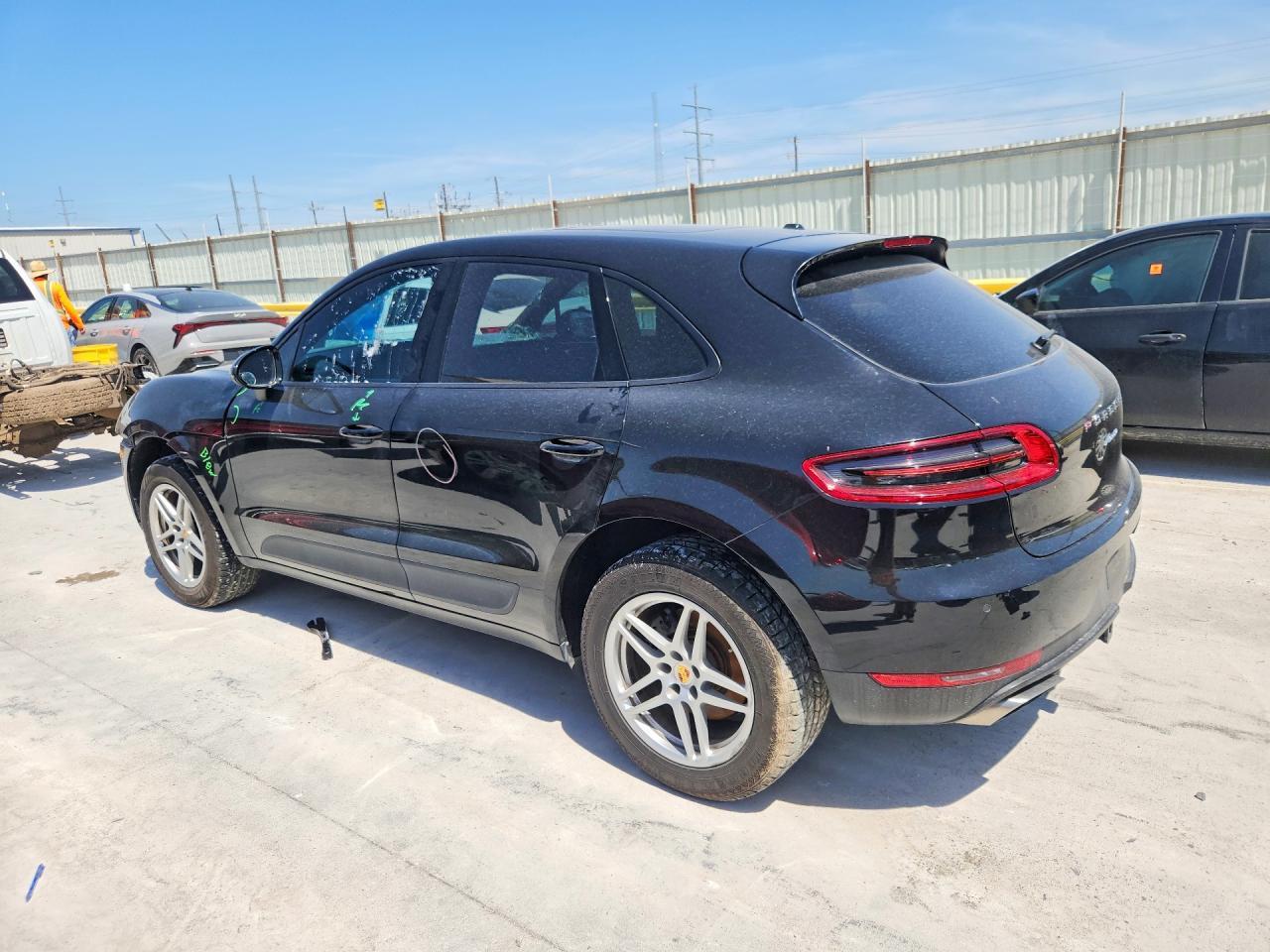 2018 Porsche Macan - Image 2