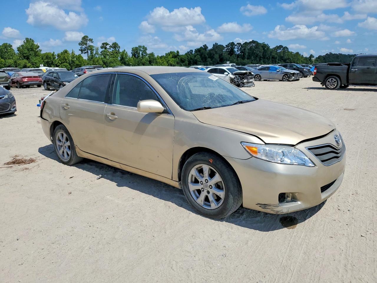 2011 Toyota Camry Le - Фото 4