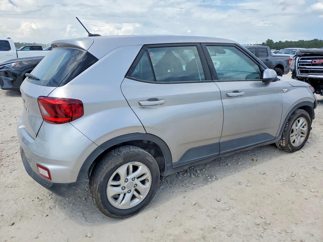 2023 Hyundai Venue Se - Image 3