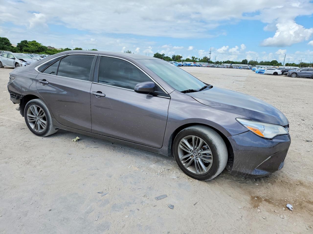 2017 Toyota Camry Se - Фото 4