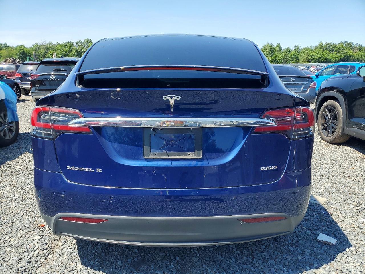 2017 Tesla Model X - Фото 6