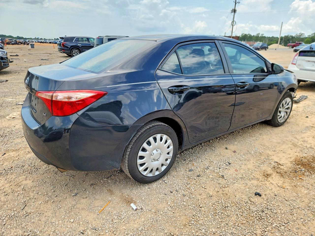 2017 Toyota Corolla Le - Фото 3