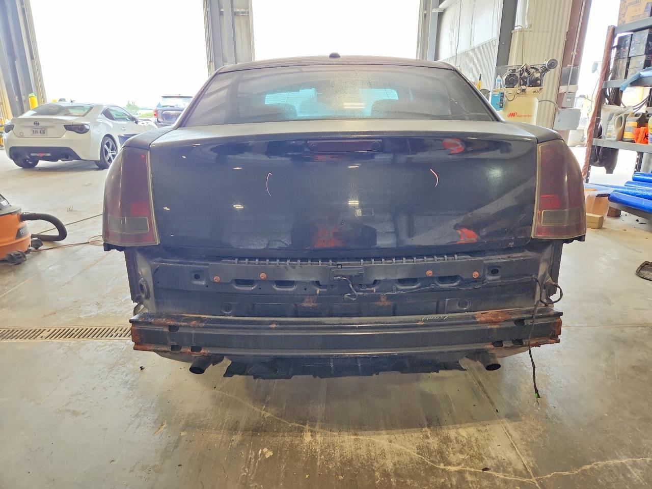 2014 Chrysler 300 - Image 6
