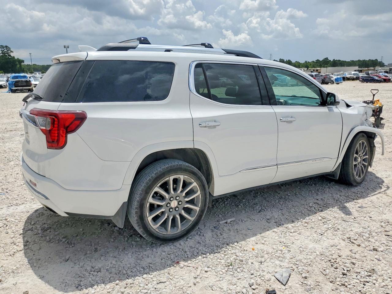2022 GMC Acadia Denali - Image 3
