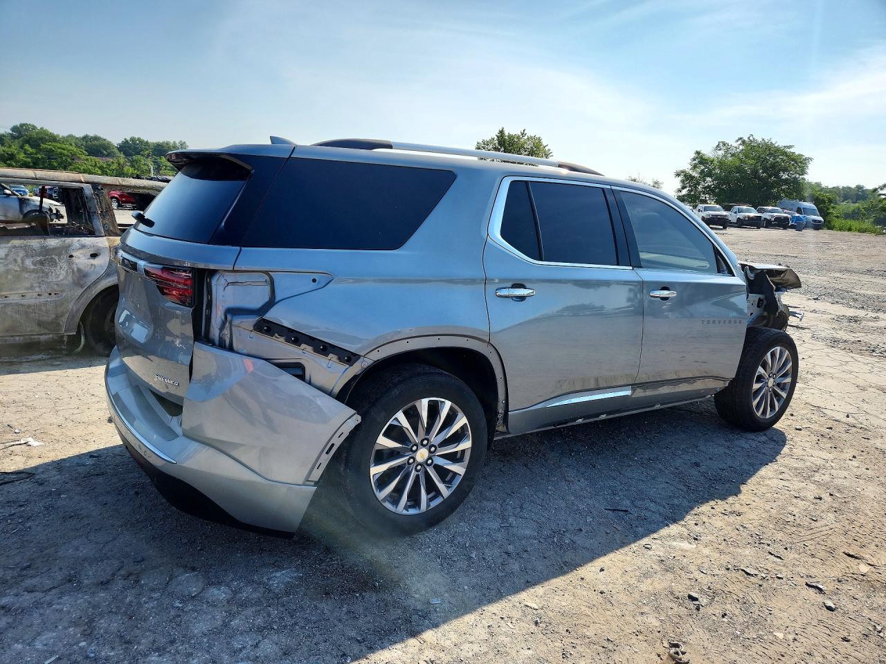 2023 Chevrolet Traverse Premier - Фото 3