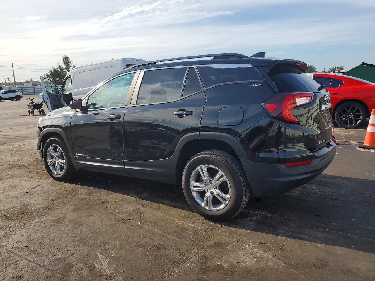2022 GMC Terrain Sle - Image 2