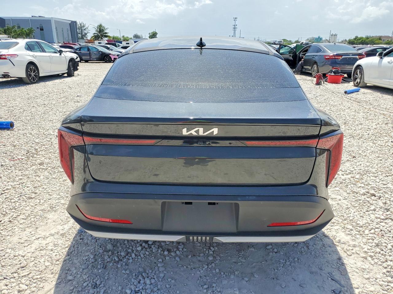 2025 Kia K4 Lxs - Image 6