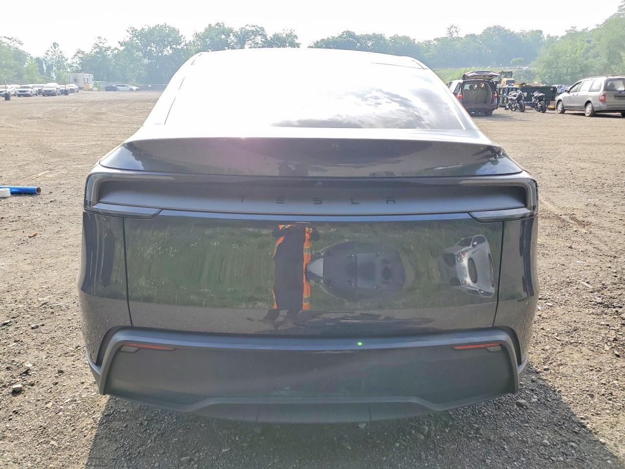 2026 Tesla Model Y - Фото 6