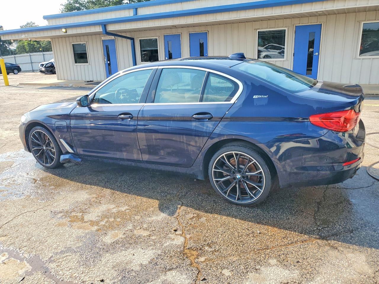 2019 BMW 530Xe - Фото 2