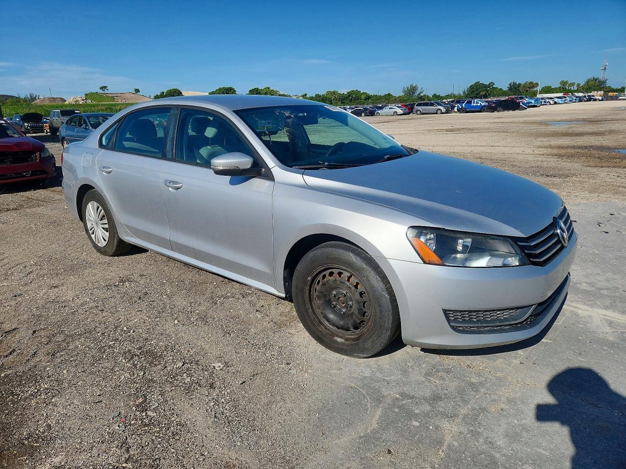 2014 Volkswagen Passat S - Фото 4