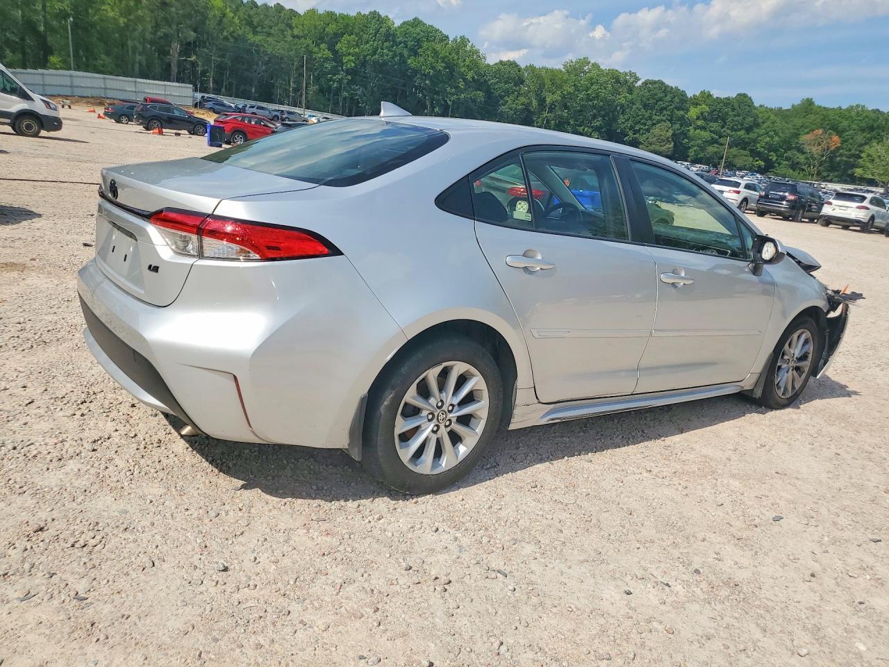 2021 Toyota Corolla Le - Image 3