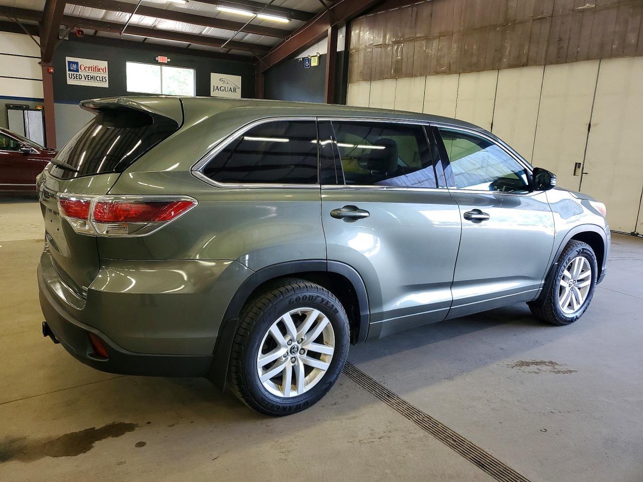2016 Toyota Highlander Le - Фото 3
