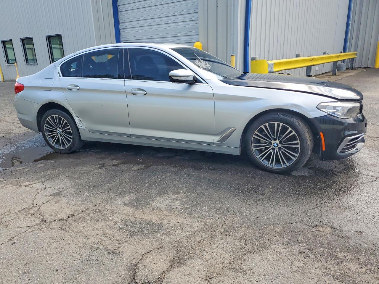2020 BMW 530 Xi - Image 4
