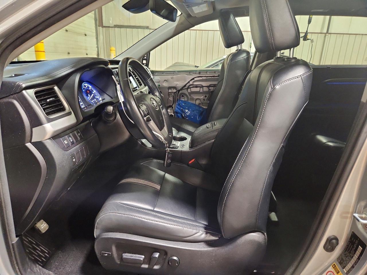 2017 Toyota Highlander Se - Фото 7