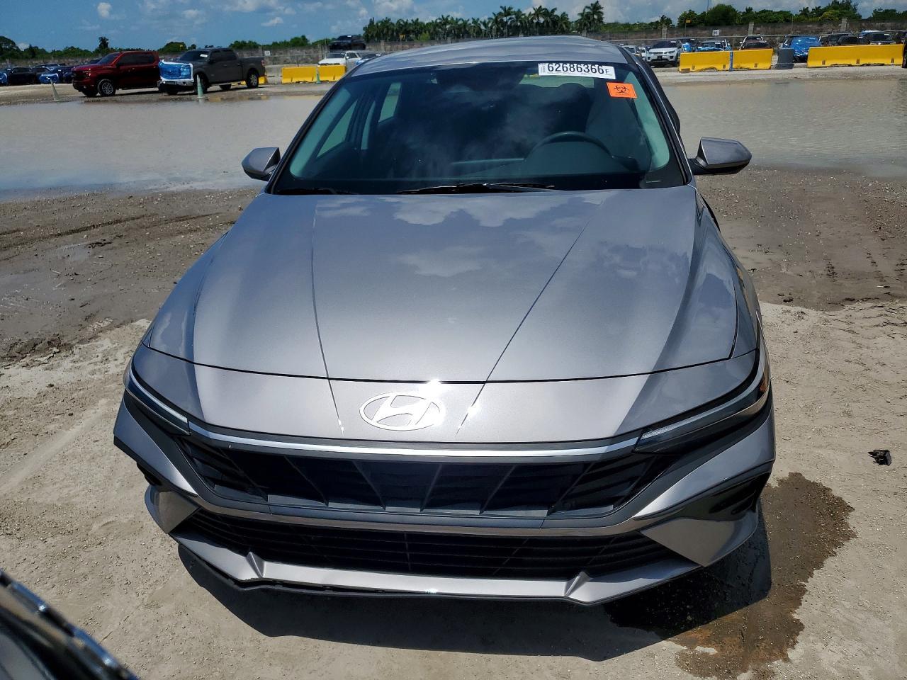 2025 Hyundai Elantra Se - Фото 5