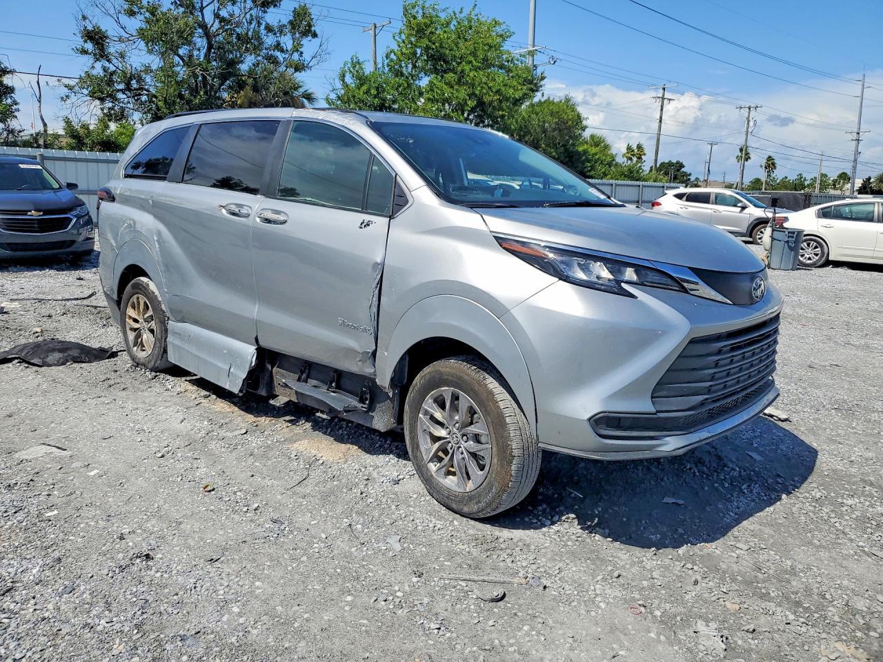 2025 Toyota Sienna Xle 7-Passenger - Фото 4