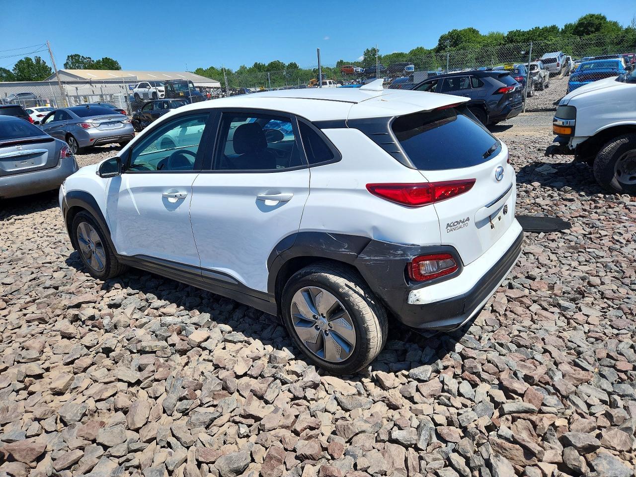 2021 Hyundai Kona Limited - Фото 2