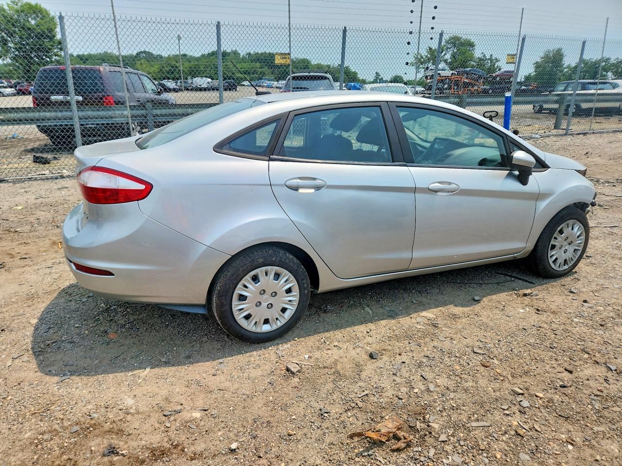 2017 Ford Fiesta S - Image 3